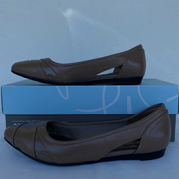 LIFE STRIDE Pointed Flats - 6.5 WIDE - Picture 6 of 8